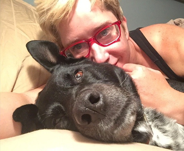 Early morning snuggles with mom. (Photo by Wendy Newell)