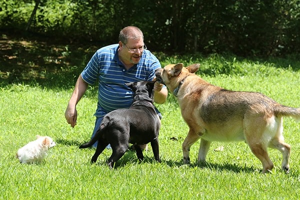 Leslie Mongford and three of his dogs, Gizmo, Angel, and Jake. (Photo courtesy Chris Savas)