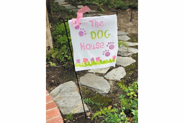 Dog-themed garden flag.