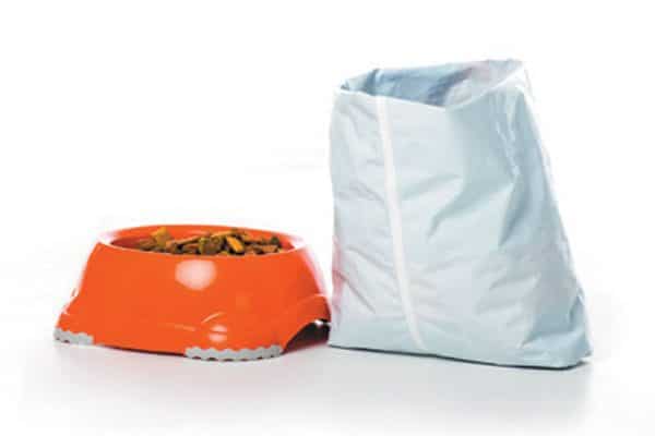 There are plenty of dogs in need of pet food. Photography ©LightFieldStudios | Getty Images.