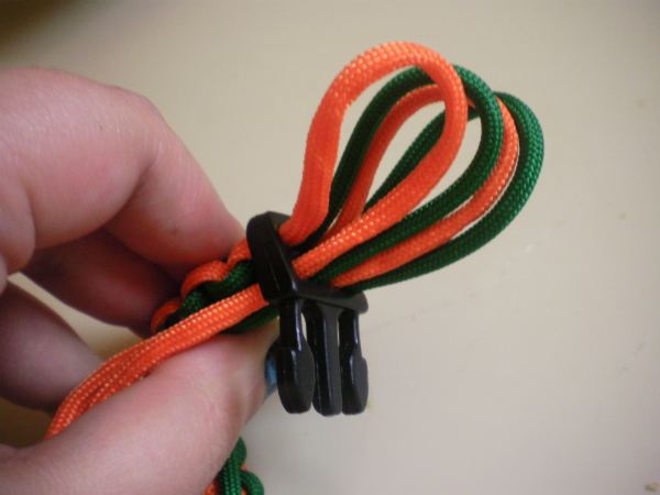 How to Make a DIY Paracord Dog Collar: Step-by-Step Guide With Pictures –  Dogster