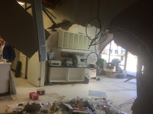 bonehead-drives-car-through-animal-hospital-3