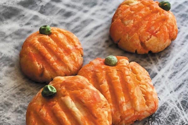 These pumpkin cookies are dog-friendly.