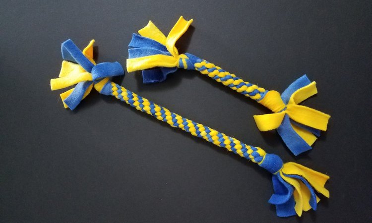 DIY No-Sew Tug Dog Toy