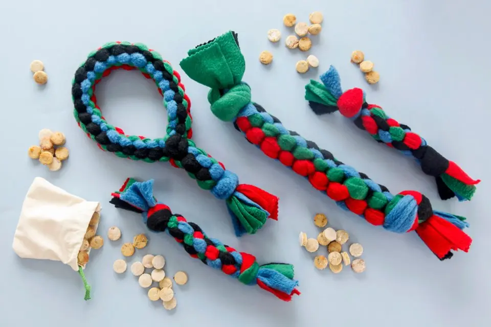 DIY Square Knot Fleece Loop Dog Toy