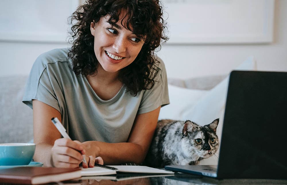 Online consultation_SamLion_Pexels