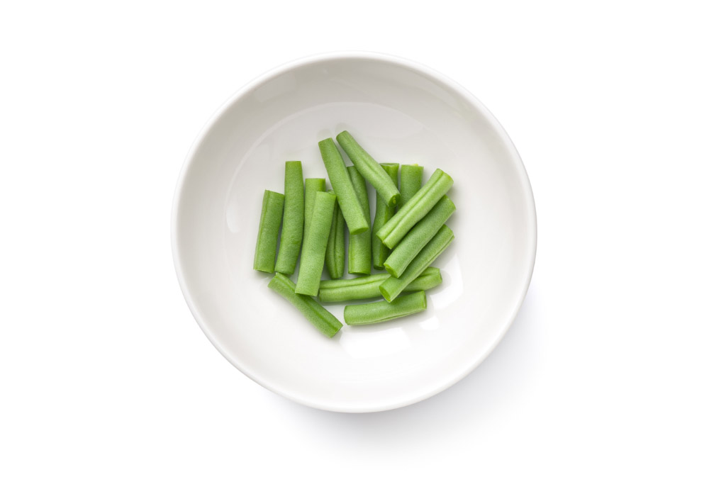 chopped green beans in white bowl