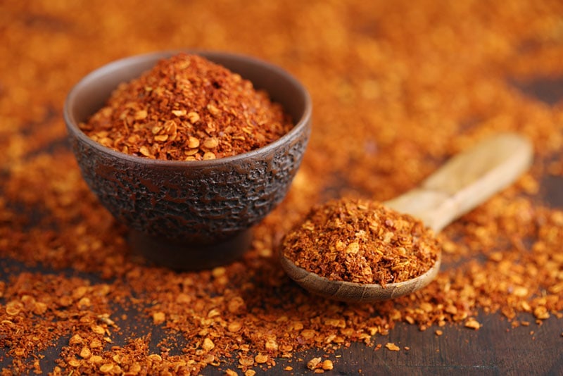 ground cayenne peppers