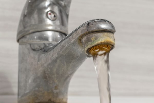 Faucet contaminated with calcium and grime
