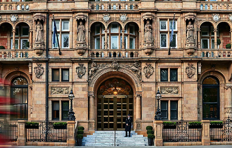 12 Dog-Friendly Hotel Chains in the U.S. (2026 Guide) – Dogster