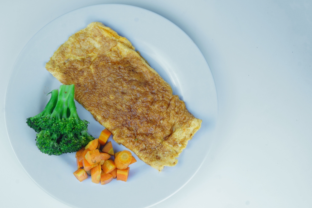 Scrambled eggs with boiled broccoli and carrots