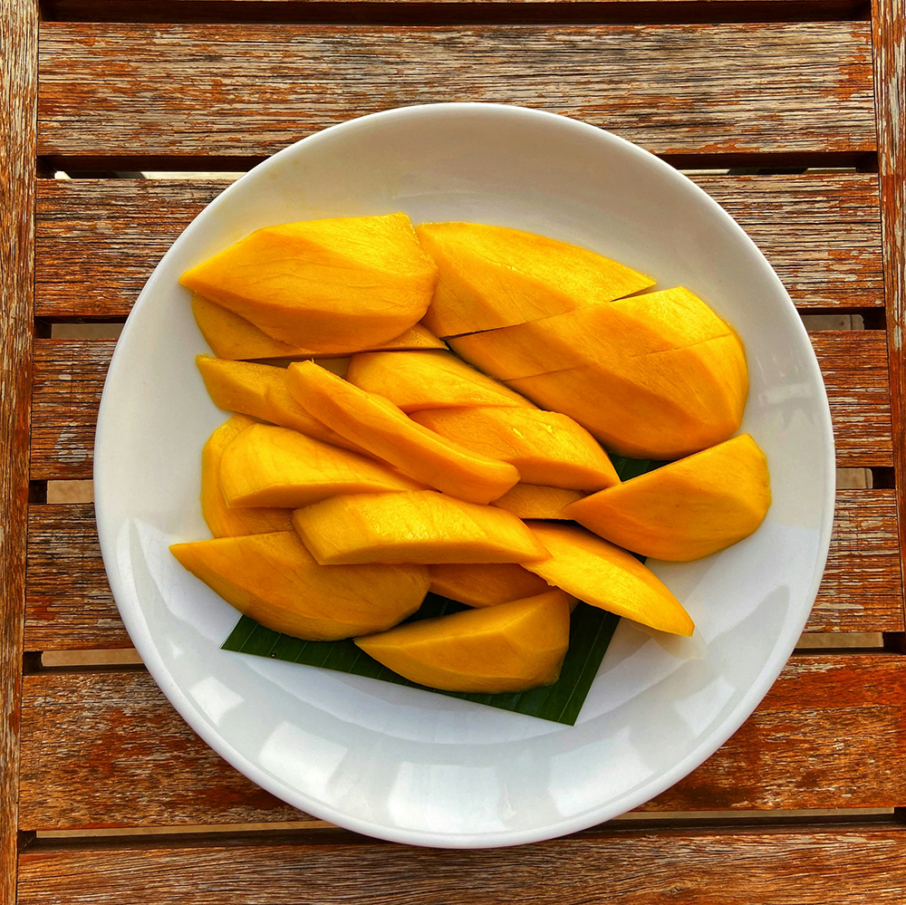 slices of mangoes on a plate
