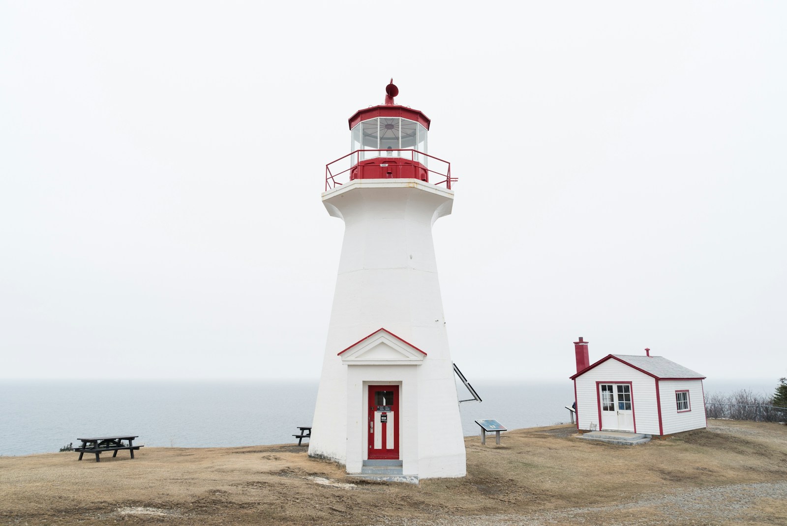 Mont Tremblant Québec white lighthouse near shed