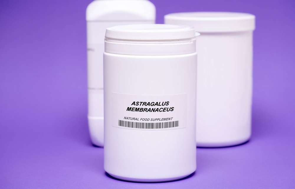 Astragalus membranaceus tablets in bottles