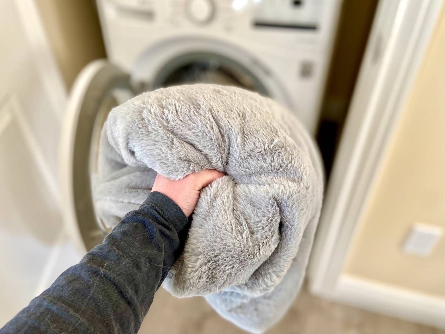 Nandog Super Cloud Pillow Bed Review - putting cover in the wash