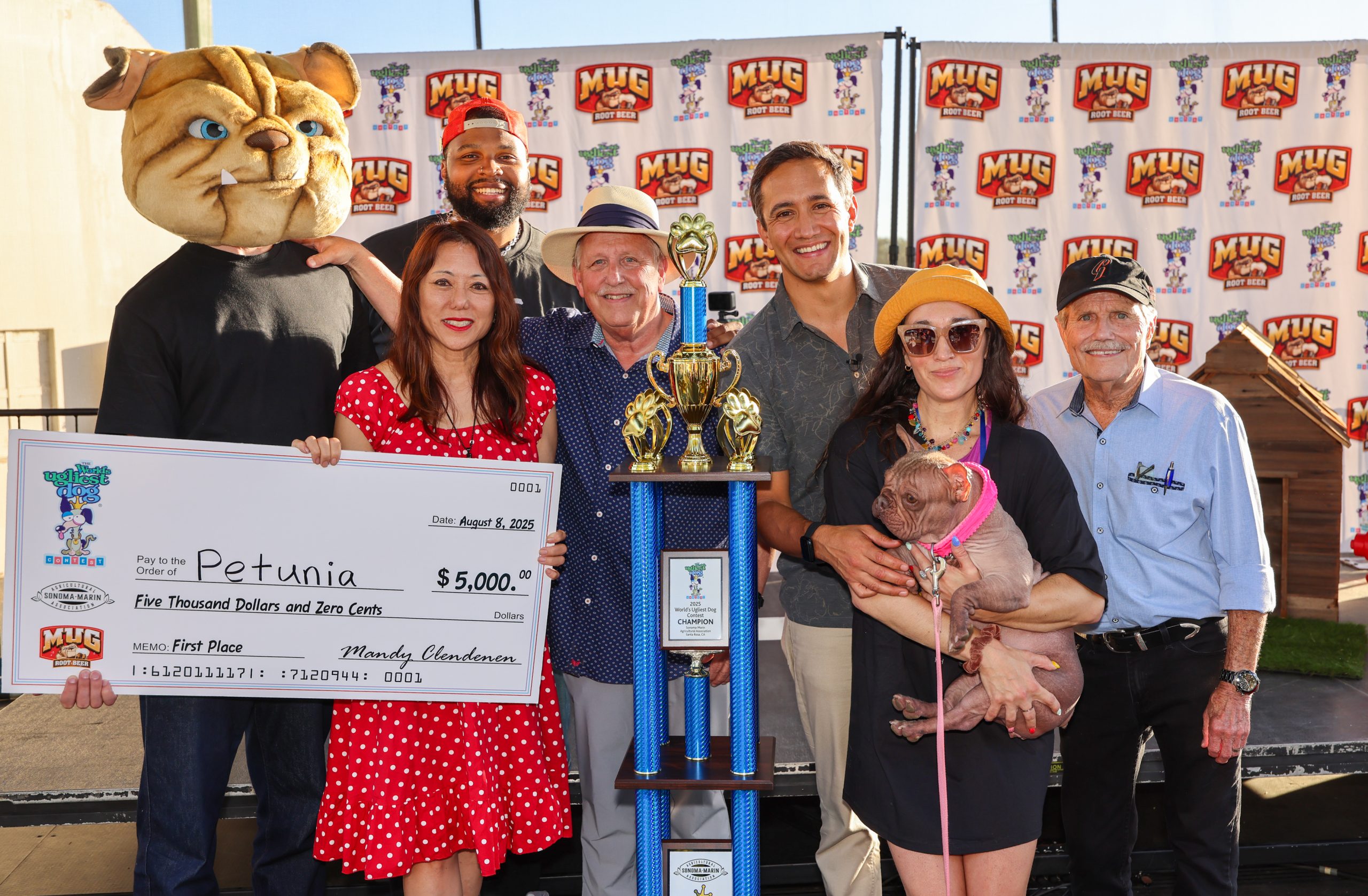 Petunia with judges and Dog