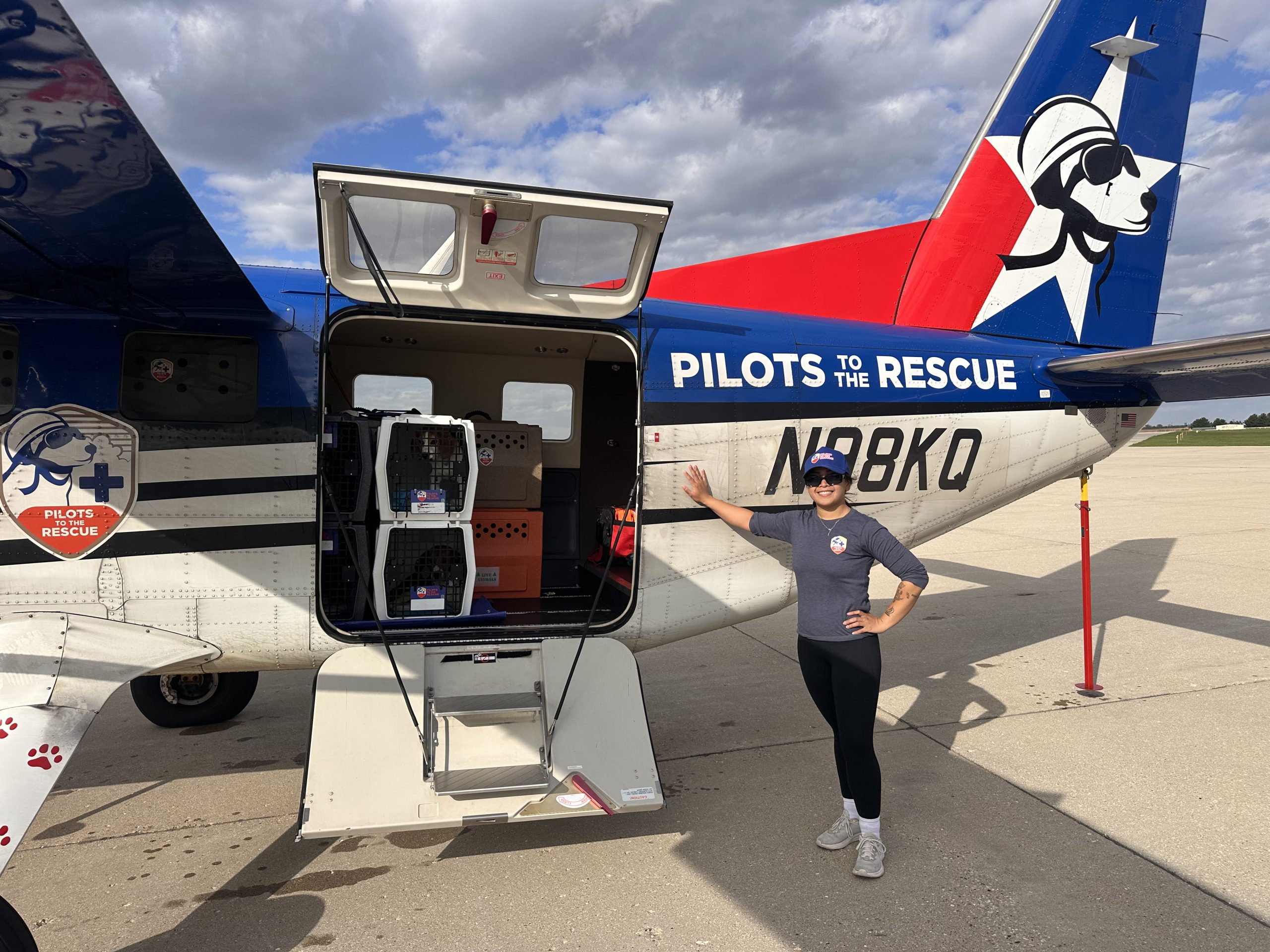 1,500_Beagles_Rescued_from_Wisconsin_Lab_Farm_–_Here_s_Where_They_re_Going_-__Dogs_Loaded_on_Plane_Pilots_To_The_Rescue